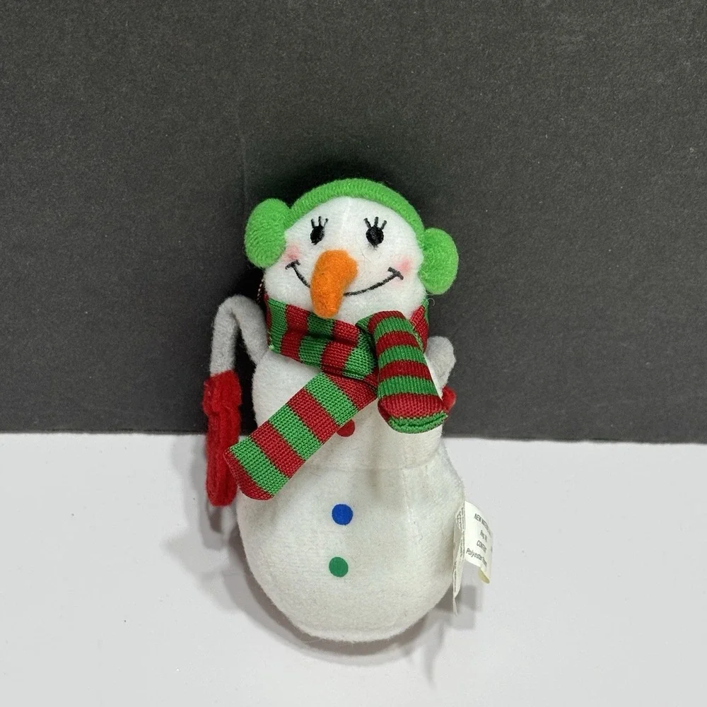 2 HALLMARK MINI KISS KISS COLLECTIBLE VINTAGE SNOWMEN ORNAMENTS Magnetic Noses
